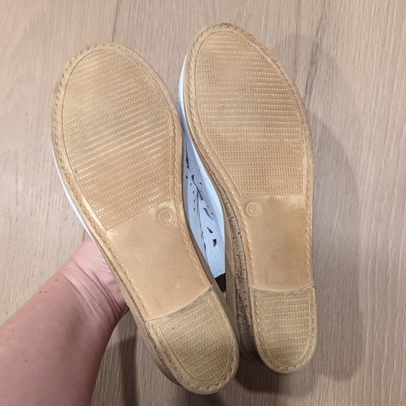 White Slingback Sandals - Picture 4 of 9